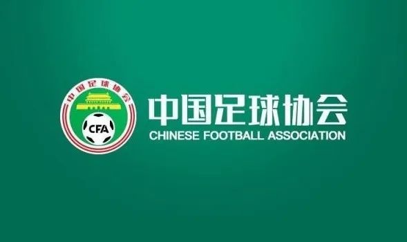 今天凌晨，曼联在英超联赛中3-2逆转击败维拉，上半场曼联因为定位球连丢两球，而红魔名宿埃弗拉捍卫了奥纳纳。